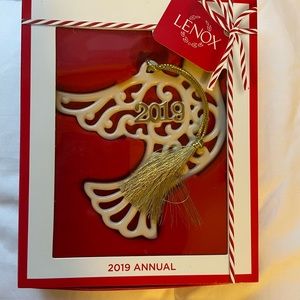 Lenox 2019 A Year to Remember Dove Ornament